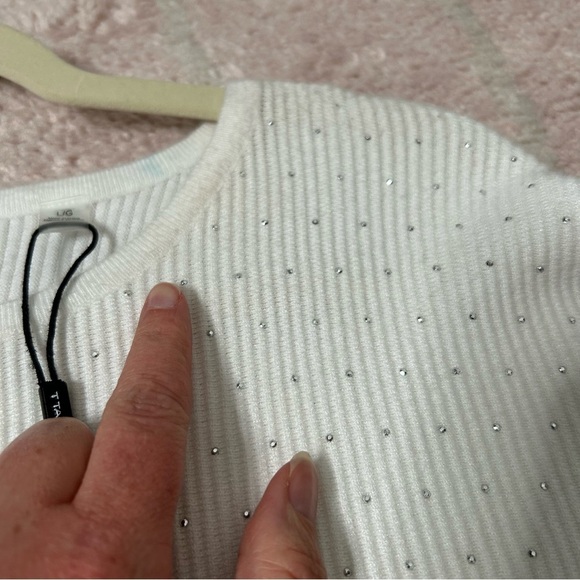 T Tahari Off White Knit Silver Rhinestone Sweater Size Large Holiday Winter Fall - Picture 11 of 14